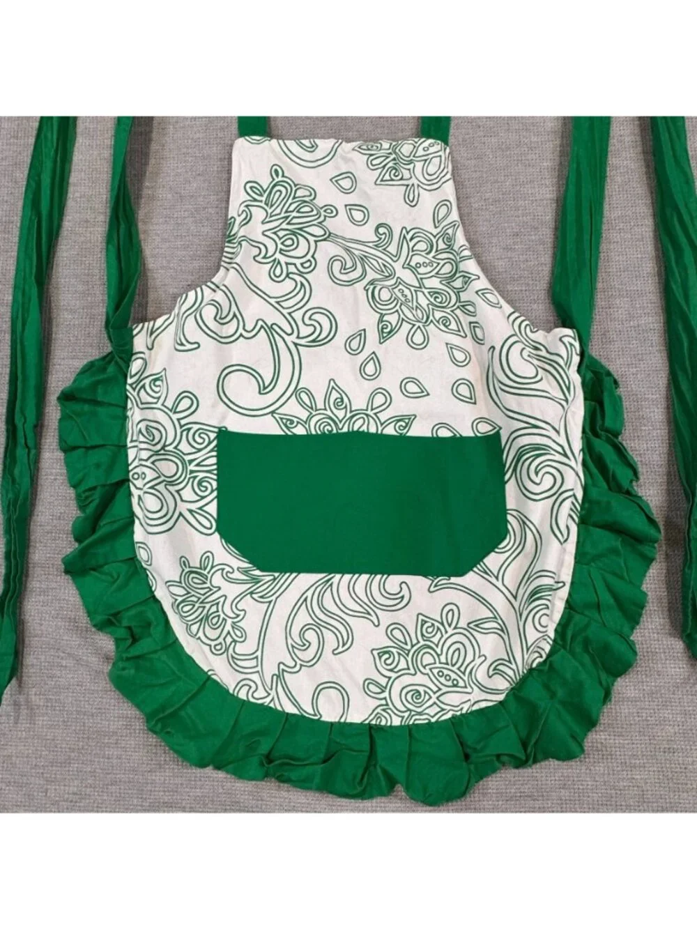 Flirty Aprons apron features